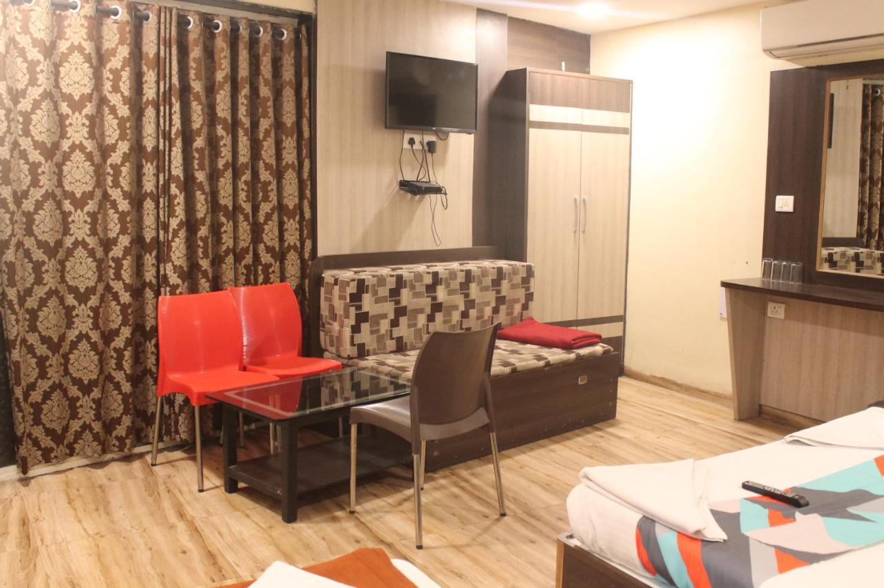 Mukesh Residency Hotel Poona Buitenkant foto