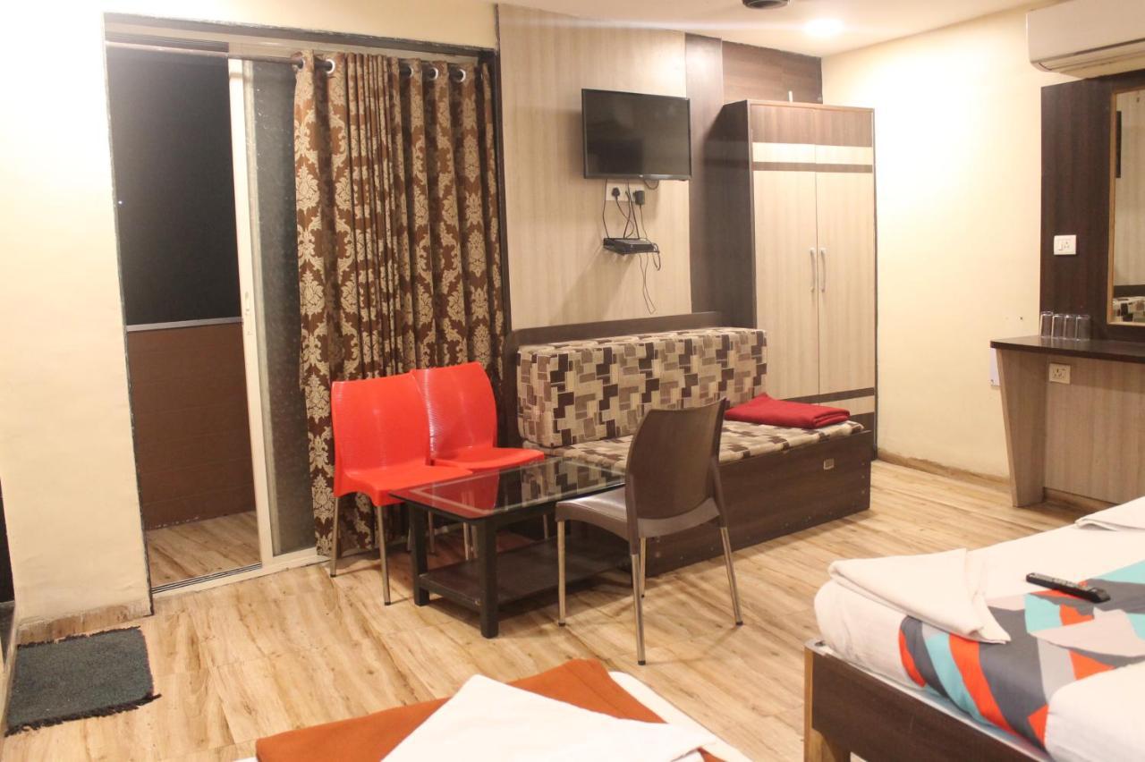 Mukesh Residency Hotel Poona Buitenkant foto