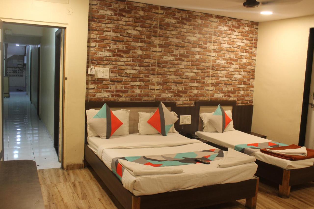 Mukesh Residency Hotel Poona Buitenkant foto