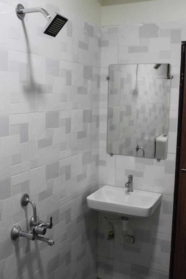Mukesh Residency Hotel Poona Buitenkant foto