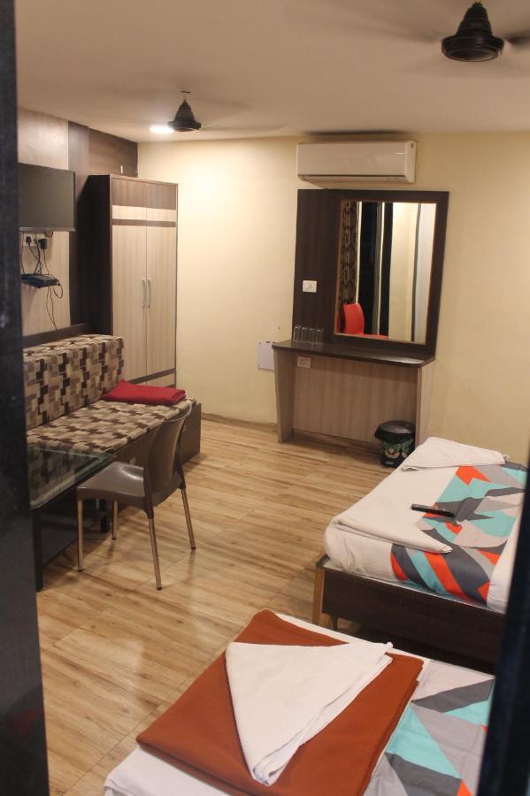Mukesh Residency Hotel Poona Buitenkant foto