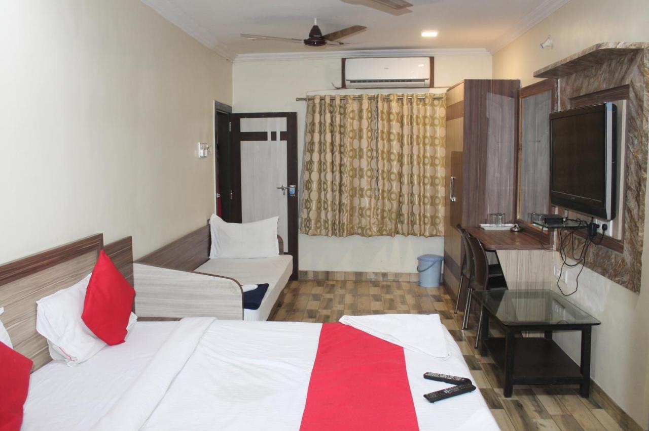 Mukesh Residency Hotel Poona Buitenkant foto