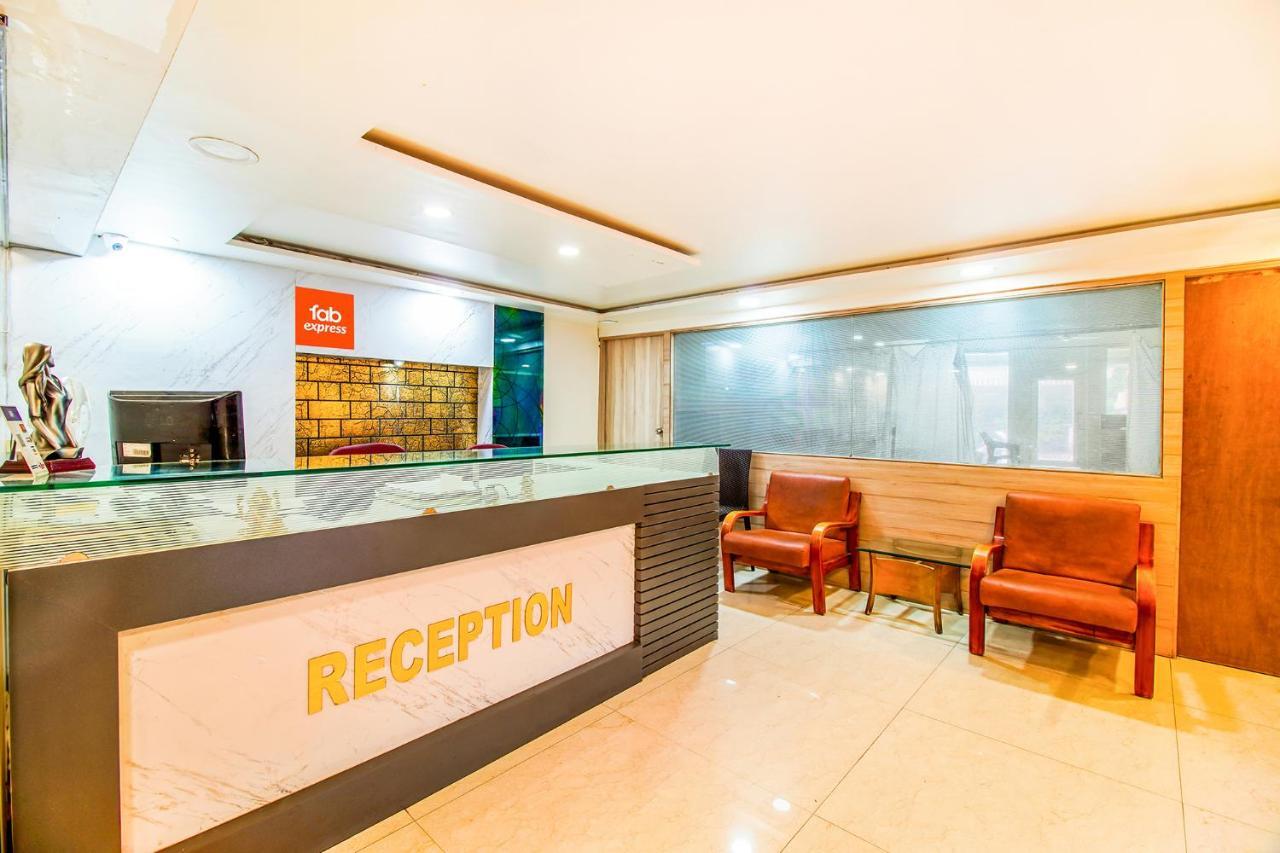 Mukesh Residency Hotel Poona Buitenkant foto