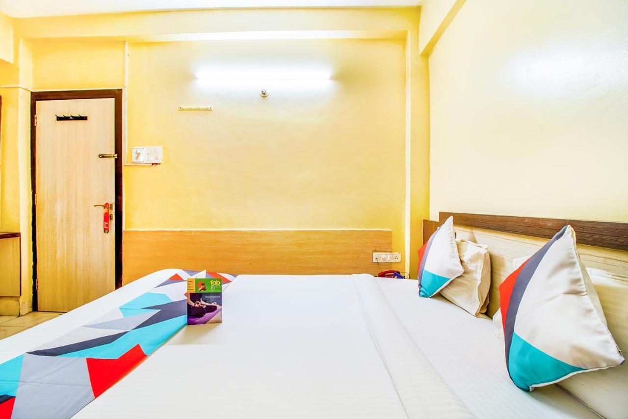 Mukesh Residency Hotel Poona Buitenkant foto